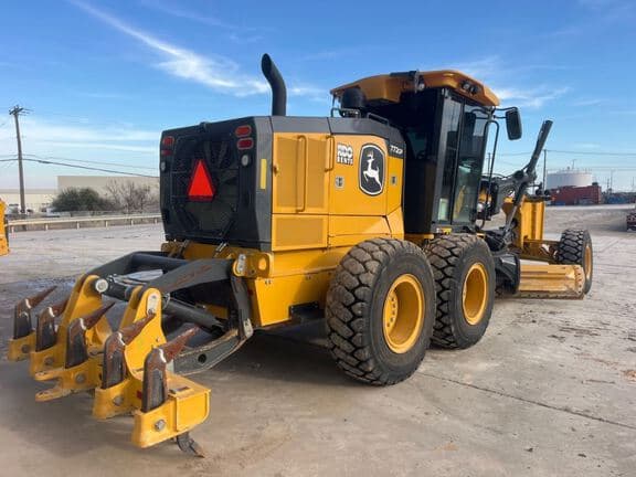 Image of John Deere 772G equipment image 4