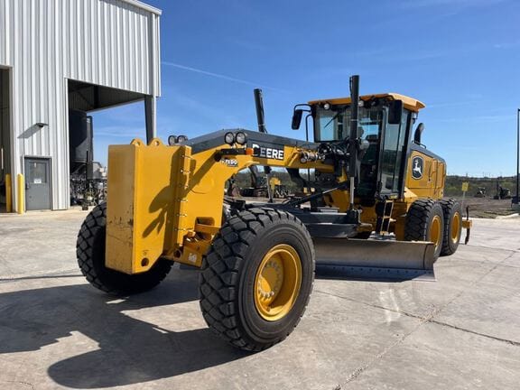 2024 John Deere 772G Equipment Image0