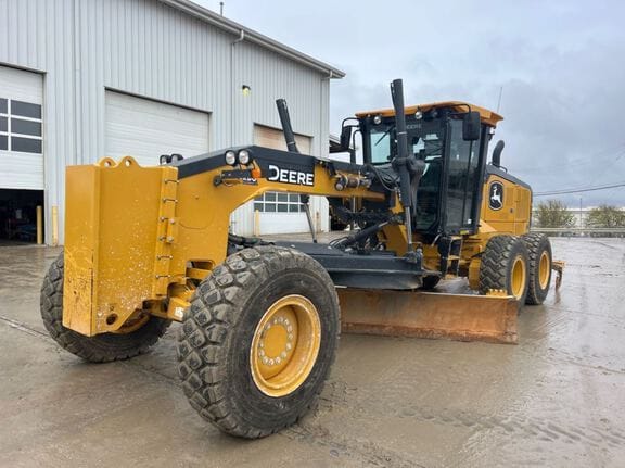 2024 John Deere 772G Equipment Image0
