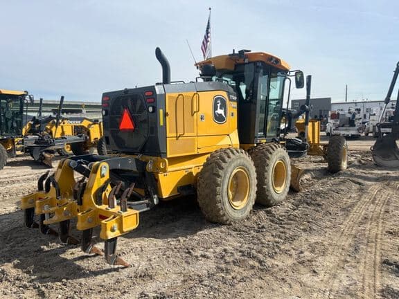 Image of John Deere 772G equipment image 4