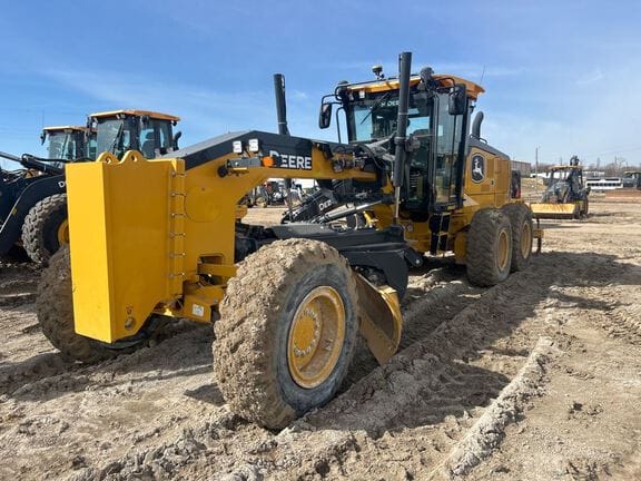 2024 John Deere 772G Equipment Image0