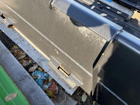 Image of John Deere Bucket equipment image 4