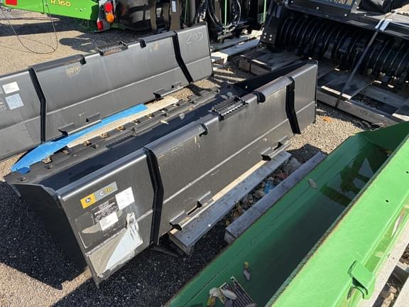 Image of John Deere Bucket equipment image 2
