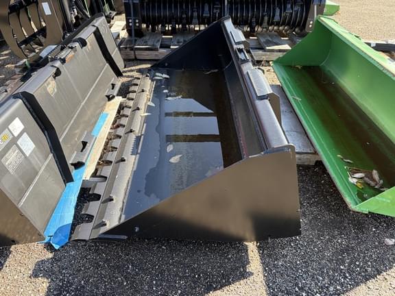 Image of John Deere Bucket equipment image 1