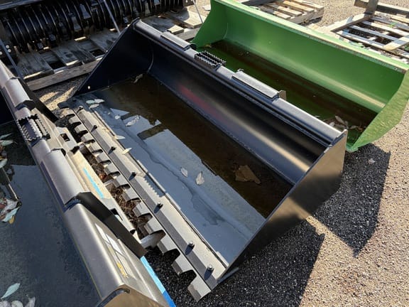 2024 John Deere Bucket Equipment Image0