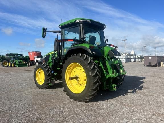 Image of John Deere 7R 210 equipment image 2