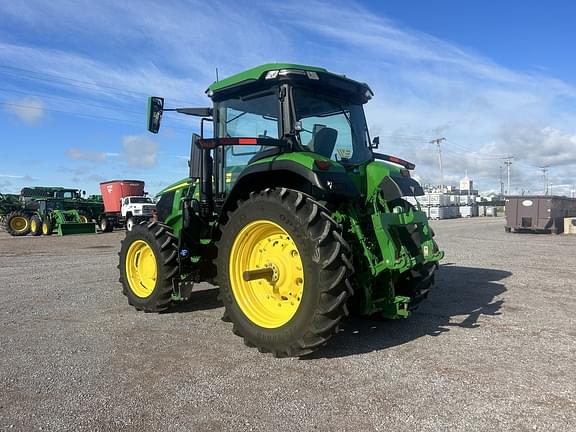 Image of John Deere 7R 210 equipment image 2