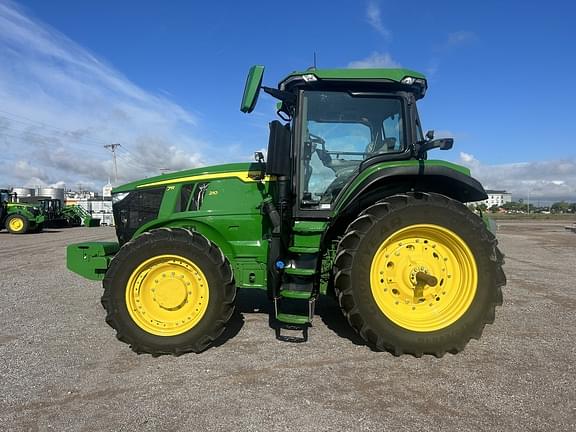 Image of John Deere 7R 210 equipment image 1