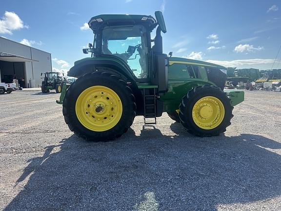 Image of John Deere 7R 210 equipment image 4