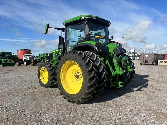 Image of John Deere 7R 210 equipment image 2
