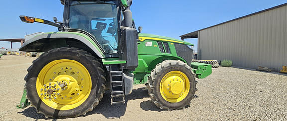 Image of John Deere 7R 210 equipment image 3