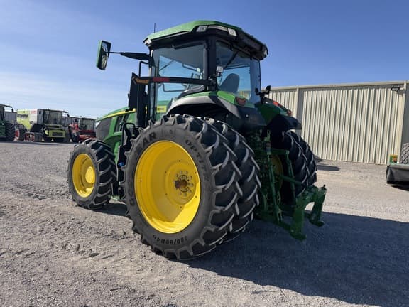 Image of John Deere 7R 210 equipment image 2