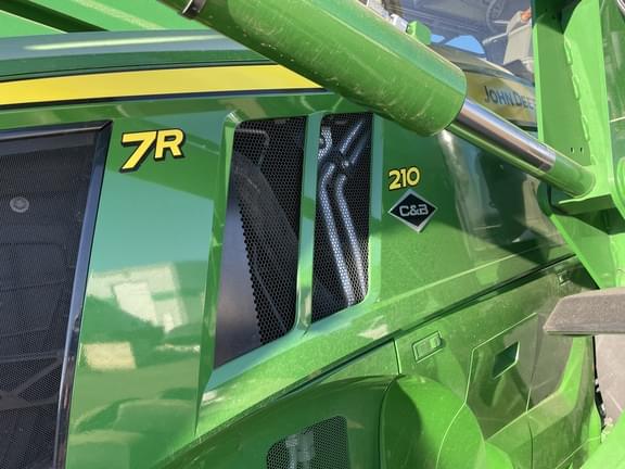 Image of John Deere 7R 210 equipment image 1