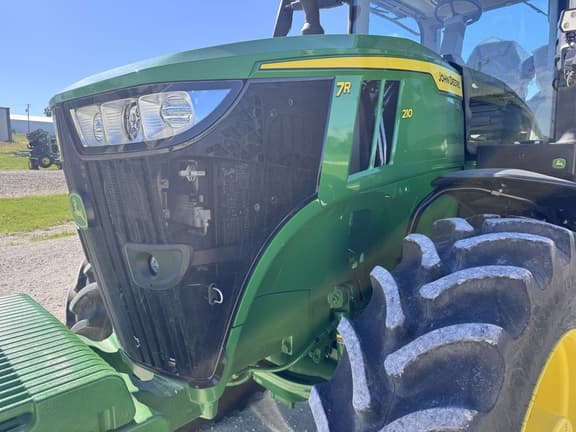 Image of John Deere 7R 210 equipment image 4
