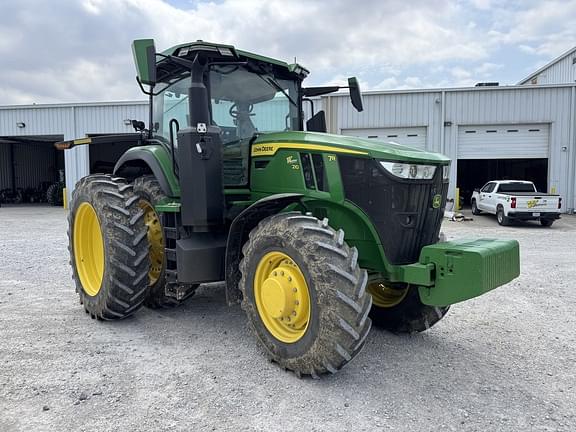 Image of John Deere 7R 210 equipment image 1