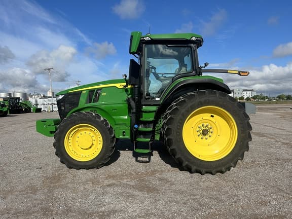 Image of John Deere 7R 210 equipment image 1