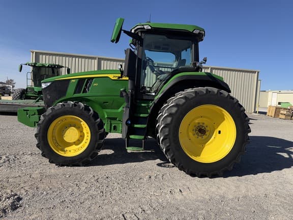Image of John Deere 7R 210 equipment image 1