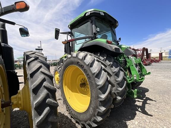 Image of John Deere 7R 210 equipment image 2