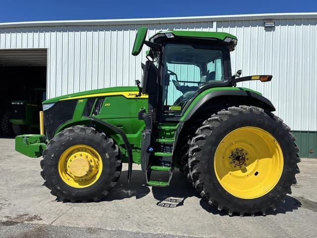 Image of John Deere 7R 210 equipment image 1