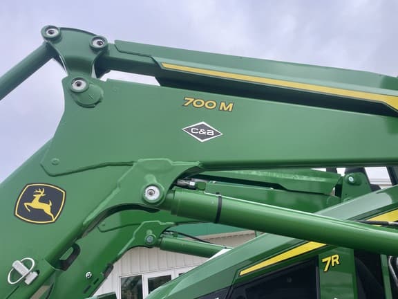 Image of John Deere 7R 210 equipment image 2