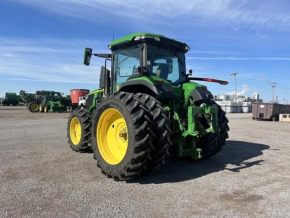 Image of John Deere 7R 210 equipment image 2