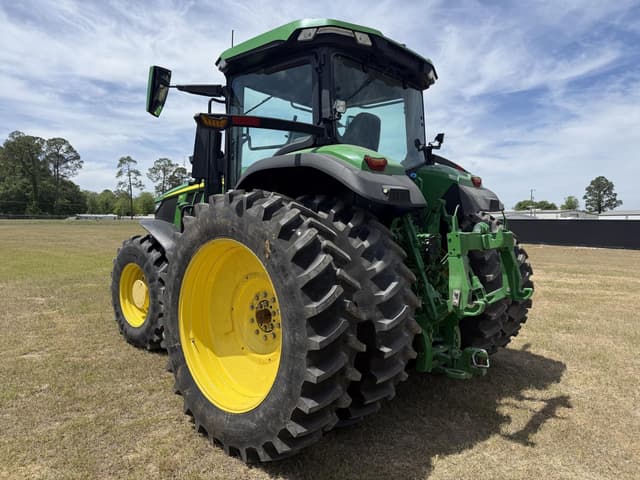 Image of John Deere 7R 210 equipment image 2