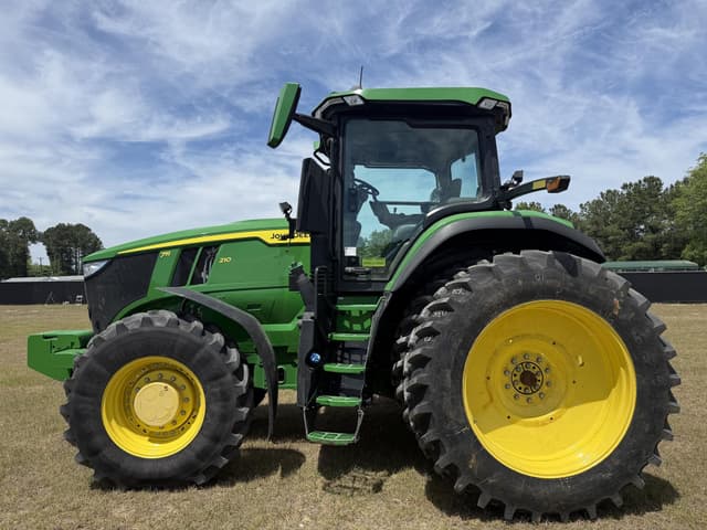 Image of John Deere 7R 210 equipment image 1