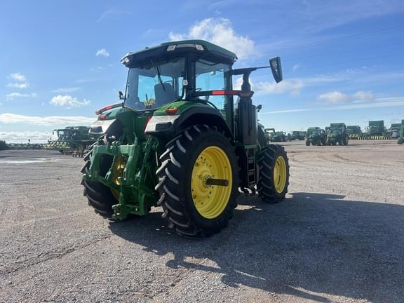 Image of John Deere 7R 210 equipment image 4