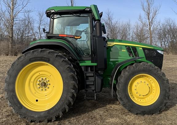 Image of John Deere 7R 230 equipment image 1