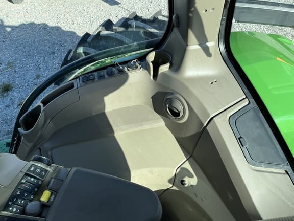 Image of John Deere 7R 230 equipment image 4
