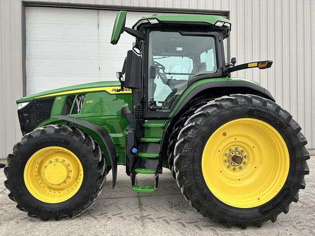 Image of John Deere 7R 230 equipment image 2