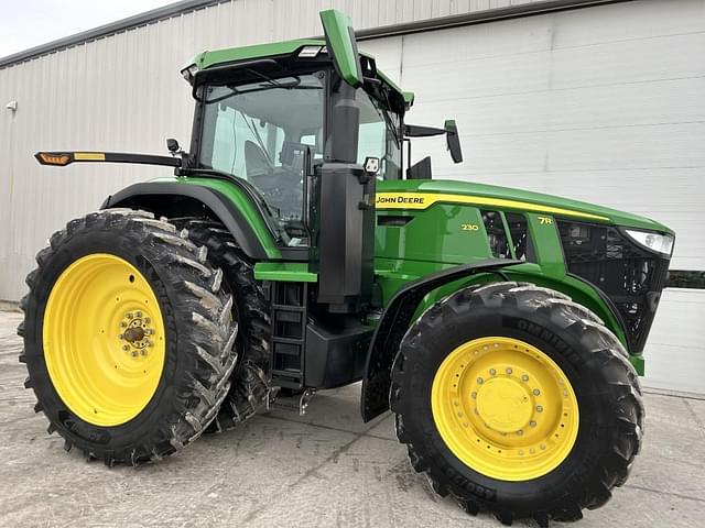 Image of John Deere 7R 230 equipment image 1