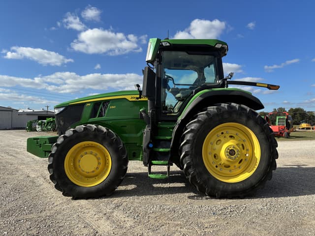Image of John Deere 7R 230 equipment image 1