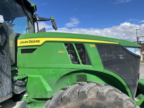 Image of John Deere 7R 250 equipment image 4