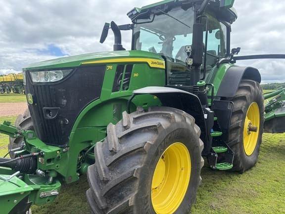 Image of John Deere 7R 310 equipment image 2