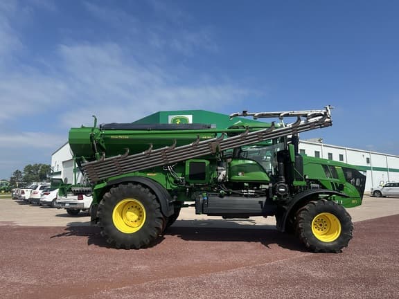 Image of John Deere 800R equipment image 1