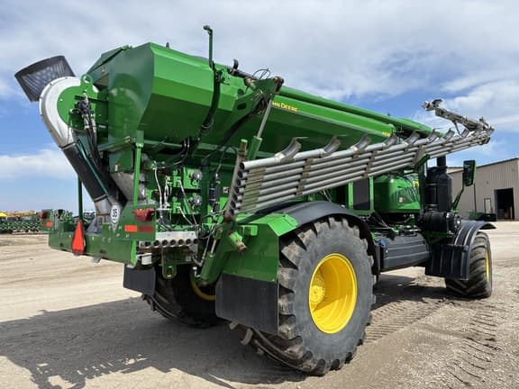 Image of John Deere 800R equipment image 2