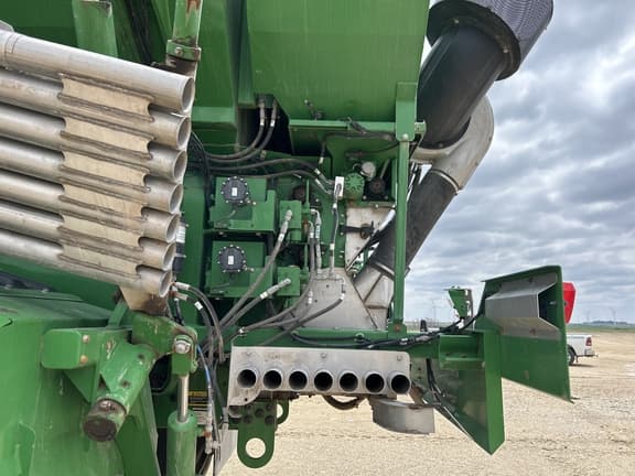 Image of John Deere 800R equipment image 4