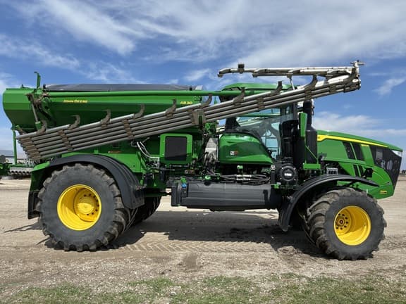Image of John Deere 800R equipment image 1