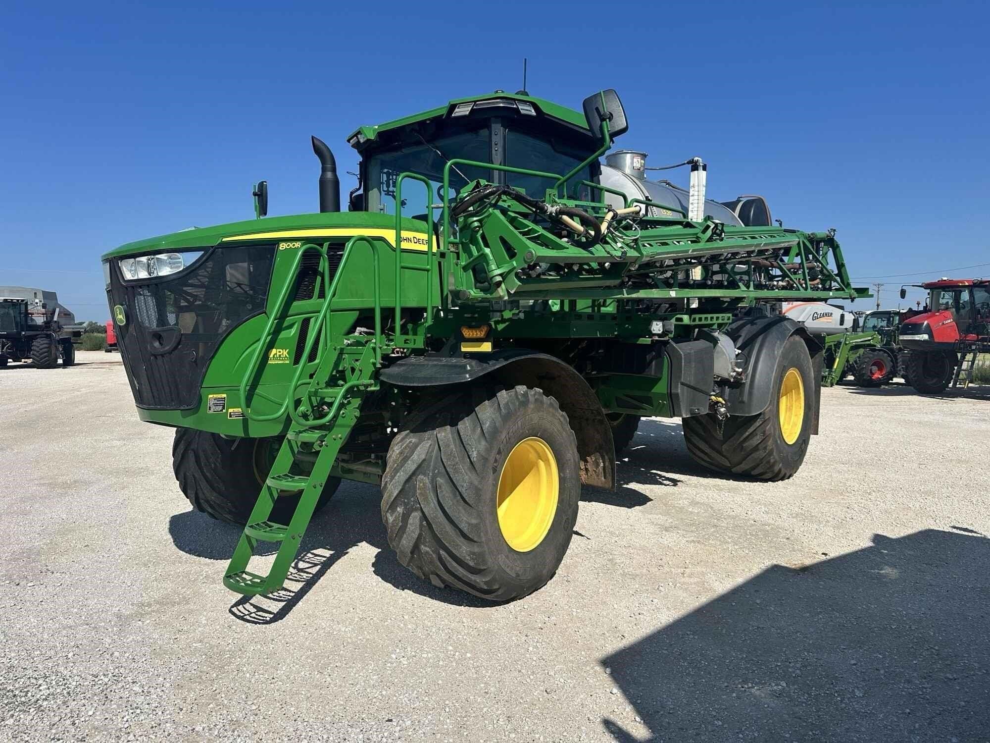 2024 John Deere 800R Equipment Image0