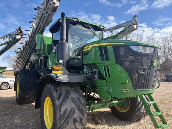 2024 John Deere 800R Equipment Image0