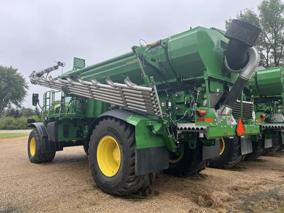 Image of John Deere 800R equipment image 2