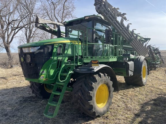 2024 John Deere 800R Equipment Image0