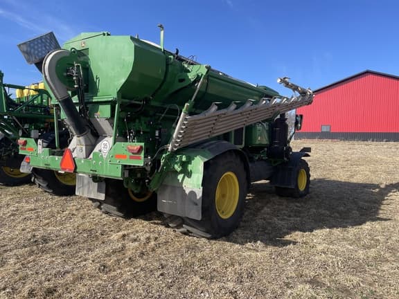 Image of John Deere 800R equipment image 4