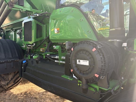 Image of John Deere 800R equipment image 4