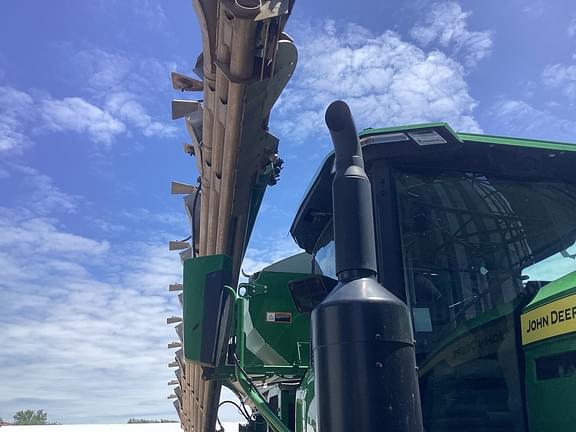 Image of John Deere 800R equipment image 1