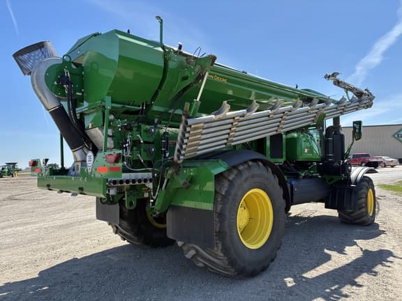 Image of John Deere 800R equipment image 4