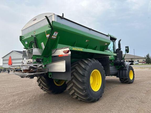 Image of John Deere 800R equipment image 4