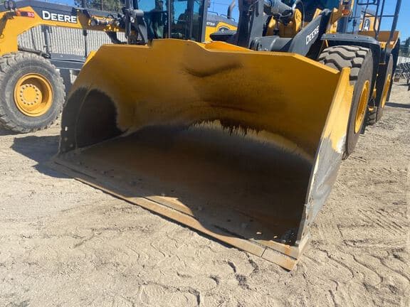 Image of John Deere Wheel Loader Bucket equipment image 2