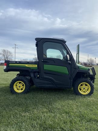 Image of John Deere XUV 835M equipment image 1